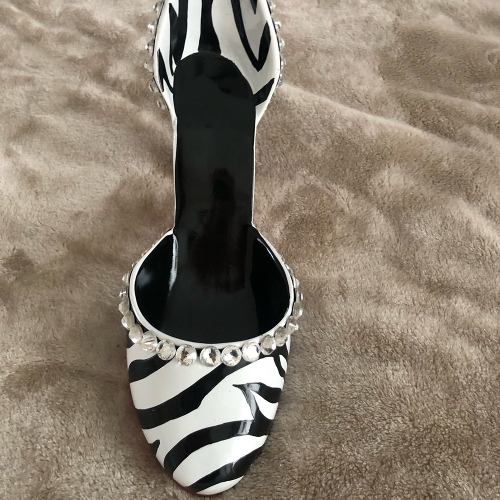 Designer Inspired Zebra Print Women's Shoe Wine Holder with Faux Crystal Accents